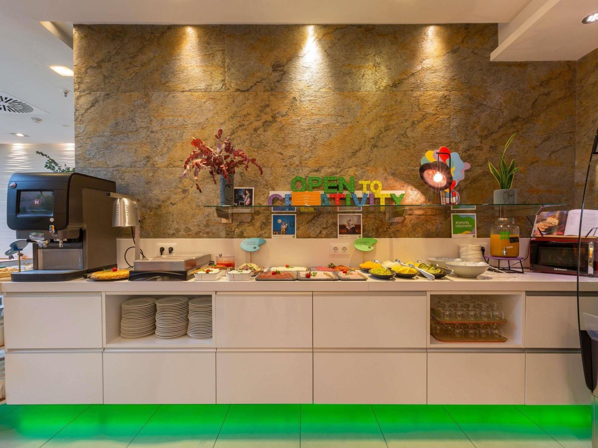 Ibis Styles Madrid Prado — Foto 2